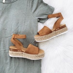 🆕 Kendra - Tan Platform Sandals